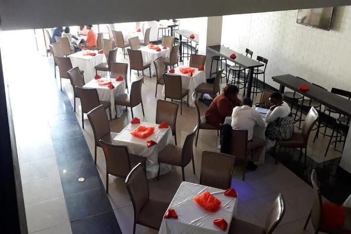 Dining 9 of 13