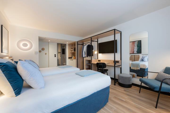 Room 6 of 43