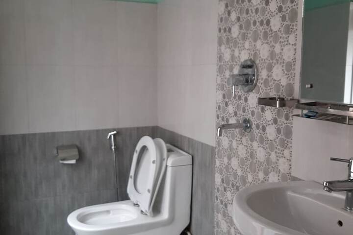 Room 12 of 18