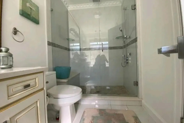 Room 10 of 50