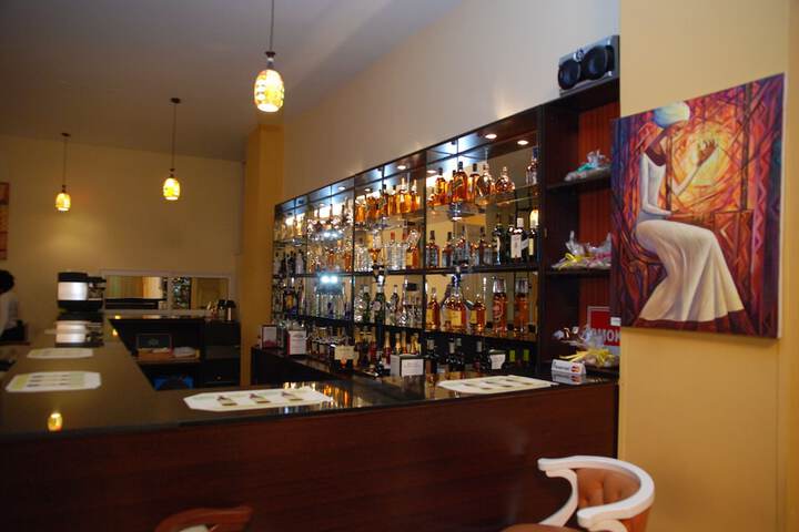 Lounge 48 of 54