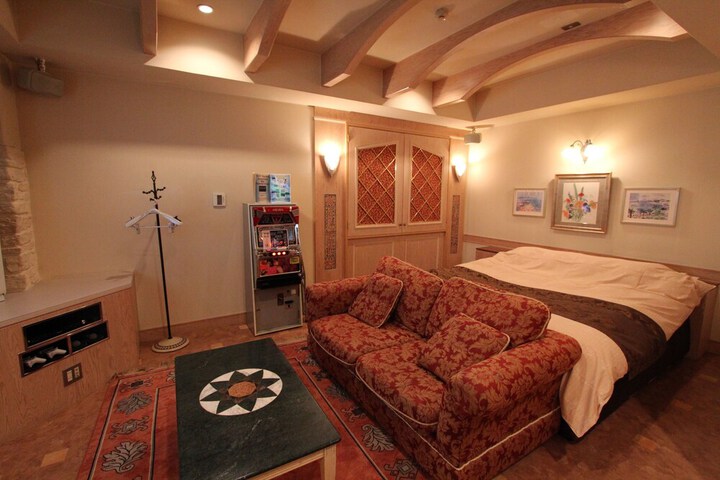 Room 5 of 10