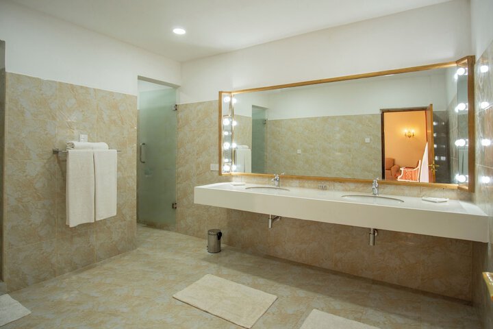 Room 30 of 47