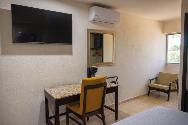Room 32 of 106