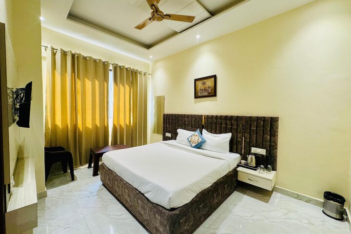 Room 15 of 35