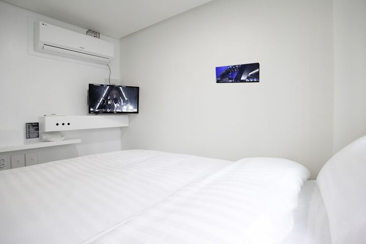 Room 14 of 44