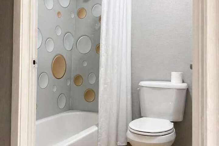 Room 3 of 6