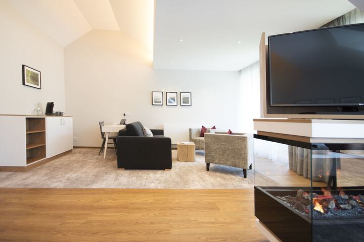 Room 8 of 95