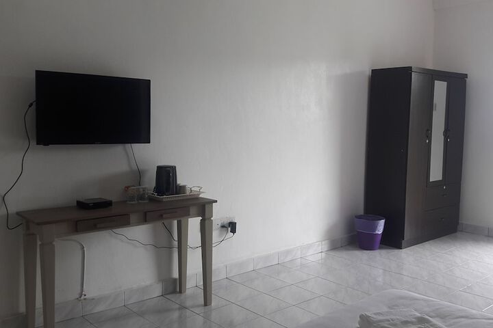 Room 10 of 13