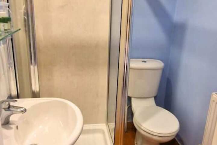 Room 8 of 11