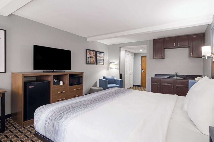 1 King Bed (15 of 25)