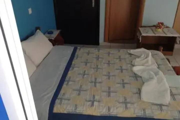 Room 2 of 17