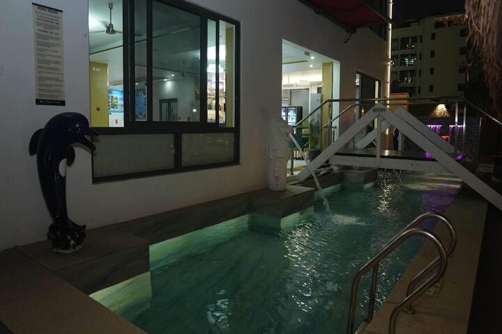 Pool 53 of 91