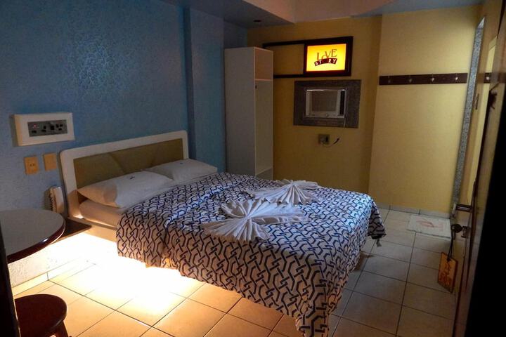 Room 23 of 28