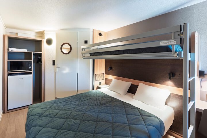 Room 9 of 32