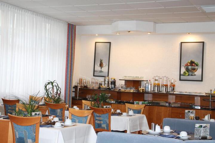 Dining 9 of 23