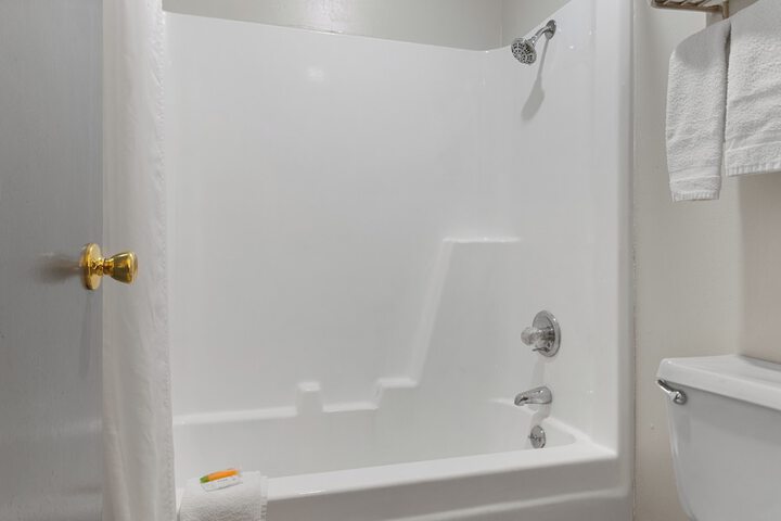 Standard King Bed Stair Accessible Only Bathtub (20 of 23)