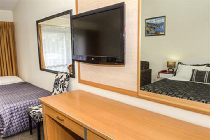 Room 10 of 32