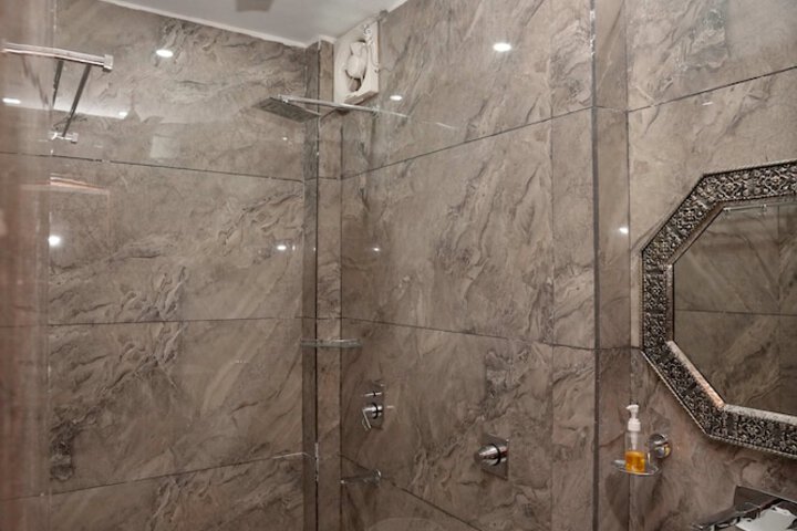 Room 13 of 21