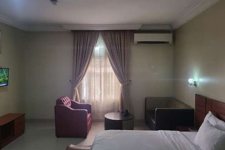 Room 2 of 70