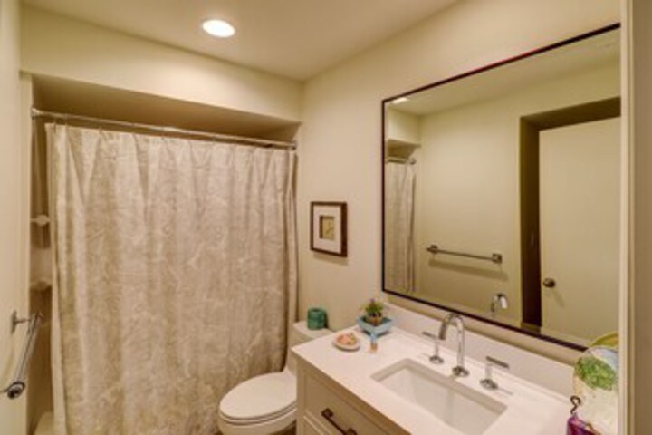 Room 3 of 21