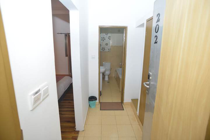 Room 18 of 32