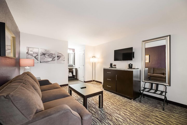 Room 32 of 62