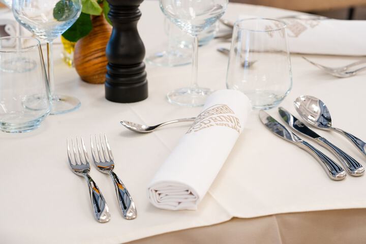 Dining 4 of 6