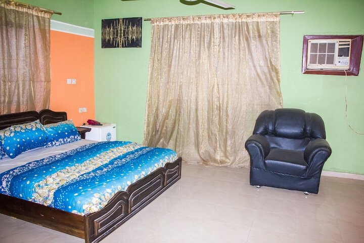 Room 2 of 20
