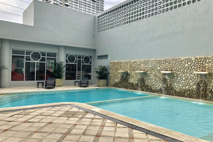 Pools & Facilities