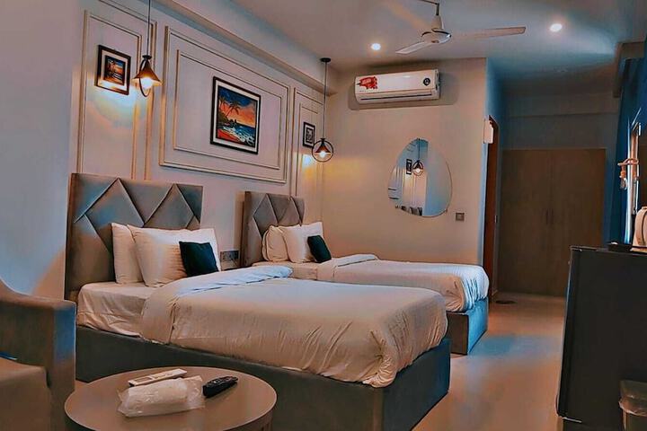 Room 3 of 8
