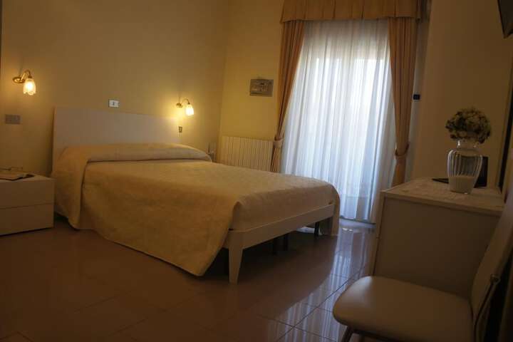 Room 15 of 34