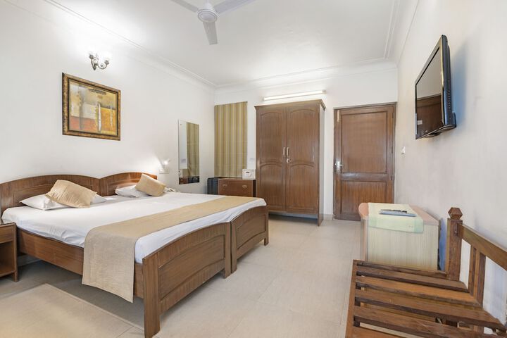 Room 18 of 246