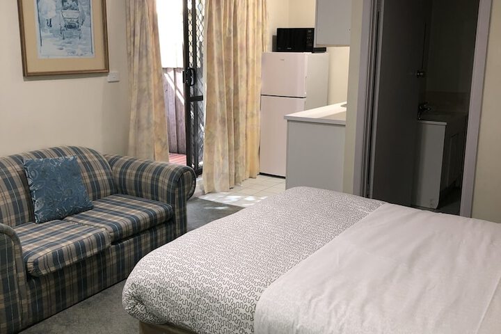 Room 6 of 19