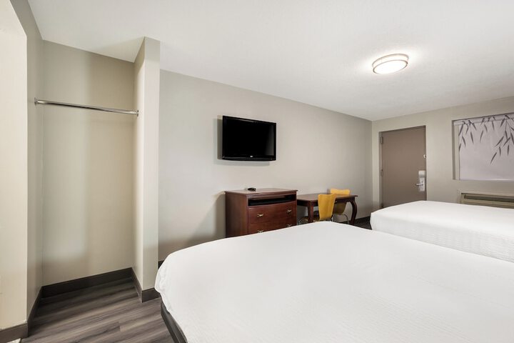 Standard Room, King or Two Doubles (3 of 9)