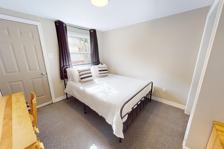 Room 16 of 80