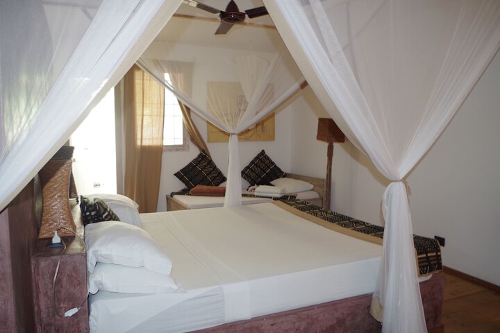 Room 6 of 33