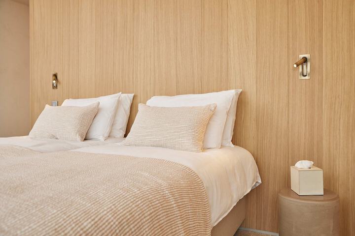 Room 34 of 62