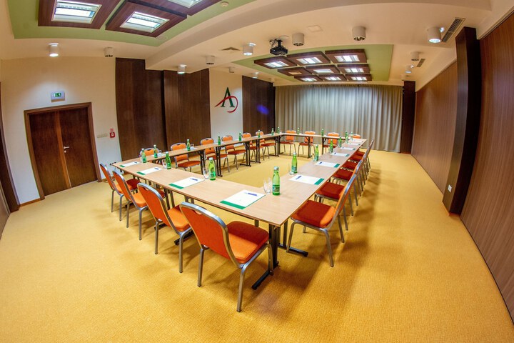 Business Center 67 of 73
