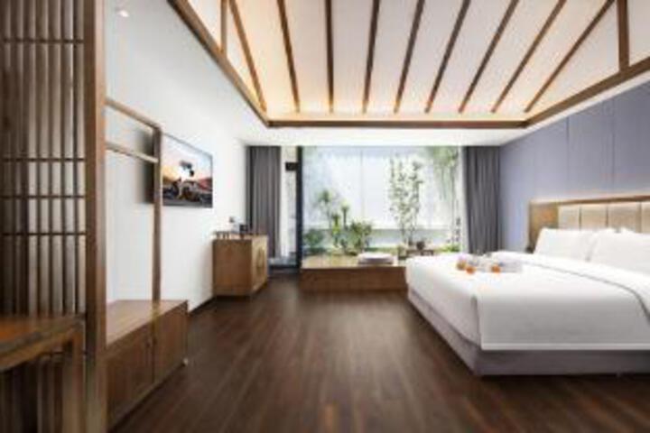 Room 12 of 14