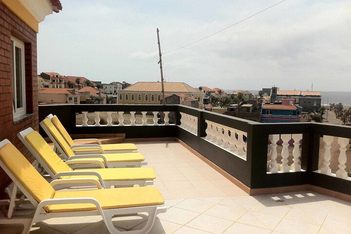 Sundeck 4 of 18