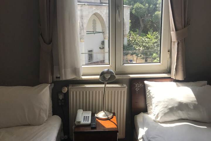 Room 21 of 76