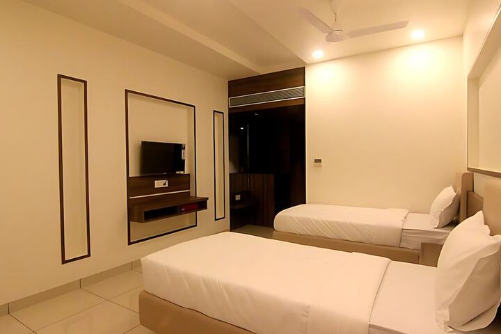 Room 13 of 24