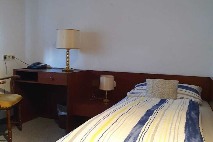Room 7 of 39