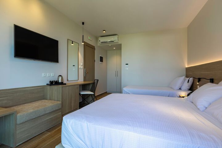 Room 10 of 80