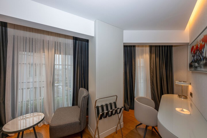 Room 35 of 59