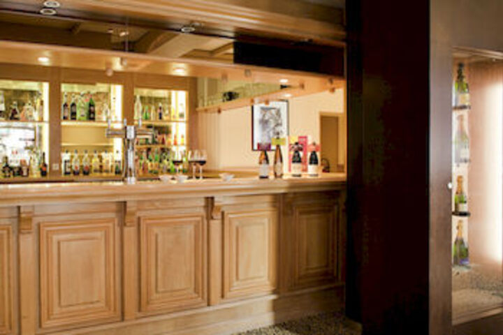 Lounge 30 of 46