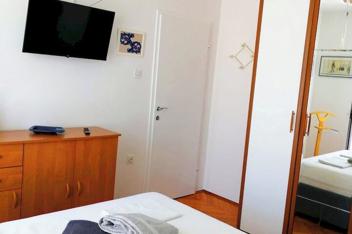 Room 3 of 36