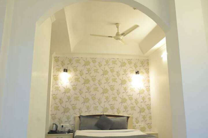 Room 9 of 19