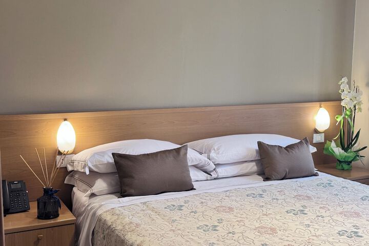 Room 5 of 33